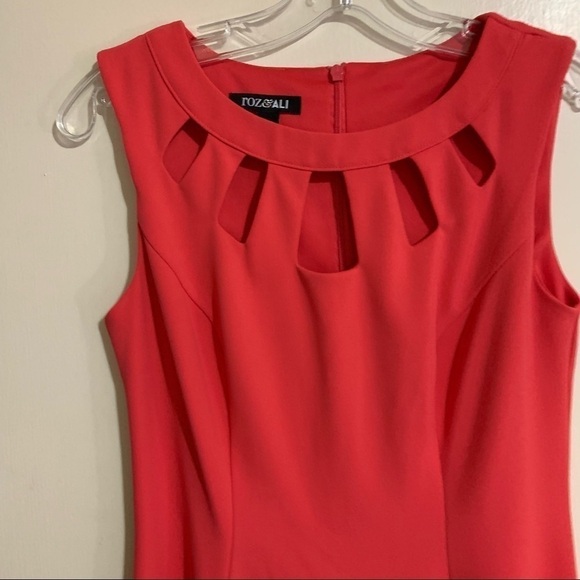 Roz & Ali Sleeveless Cut out Crew Neck Coral Midi Dress. Size 2 - Picture 4 of 8